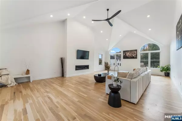 45 Heritage DR, West Milford, NJ 07480