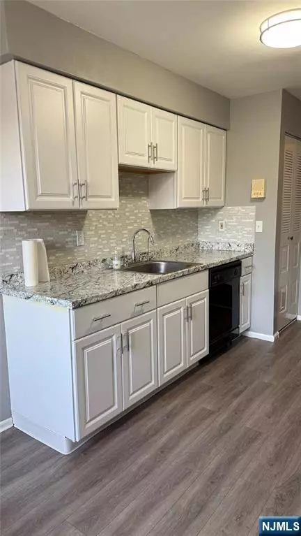 Woodbridge, NJ 07095,324 Sharon CT #324