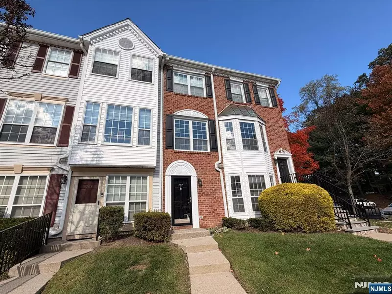 787 Sassafras CT, Mahwah, NJ 07430