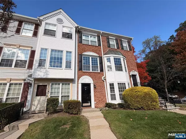 787 Sassafras CT, Mahwah, NJ 07430