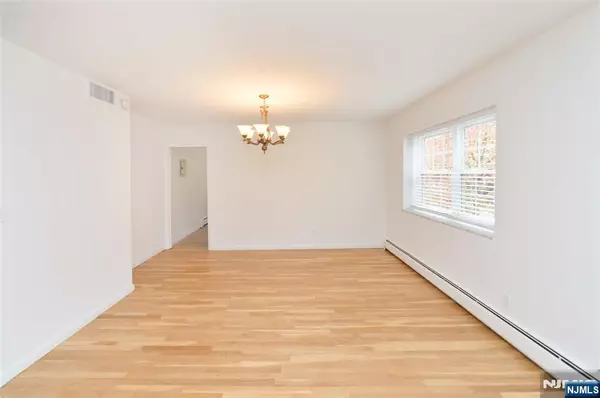 Ridgewood, NJ 07450,20-30 Ridge RD #B15