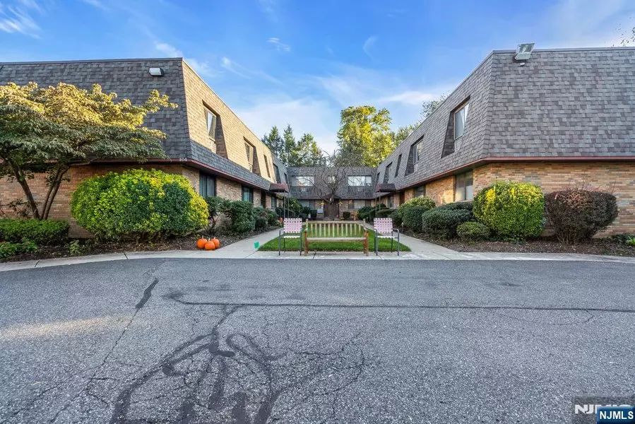 164 Diamond Bridge #18, Hawthorne, NJ 07506