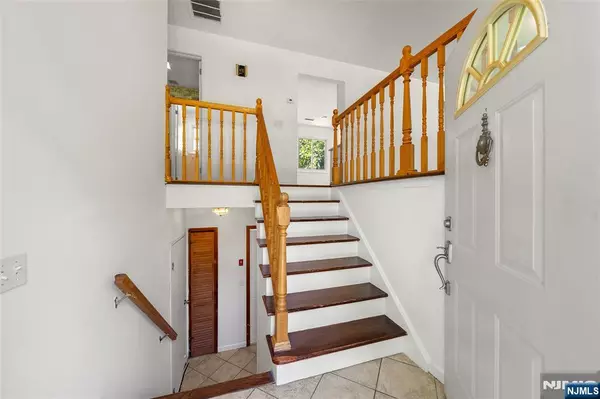 Allendale, NJ 07401,356 Allendale AVE