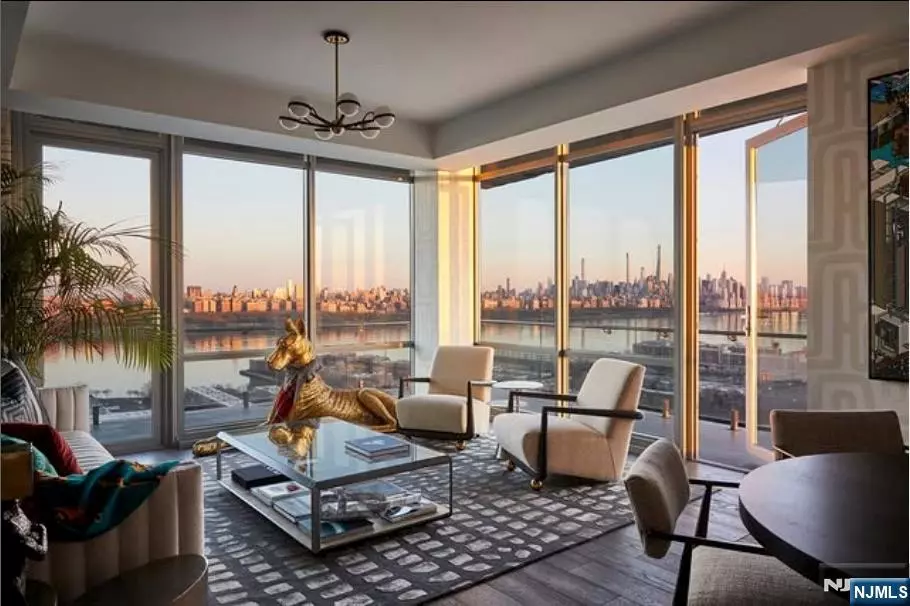 Cliffside Park, NJ 07010,320 Adolphus AVE #815