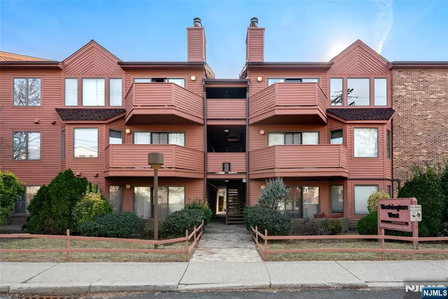 214C Washington AVE, Fort Lee, NJ 07024