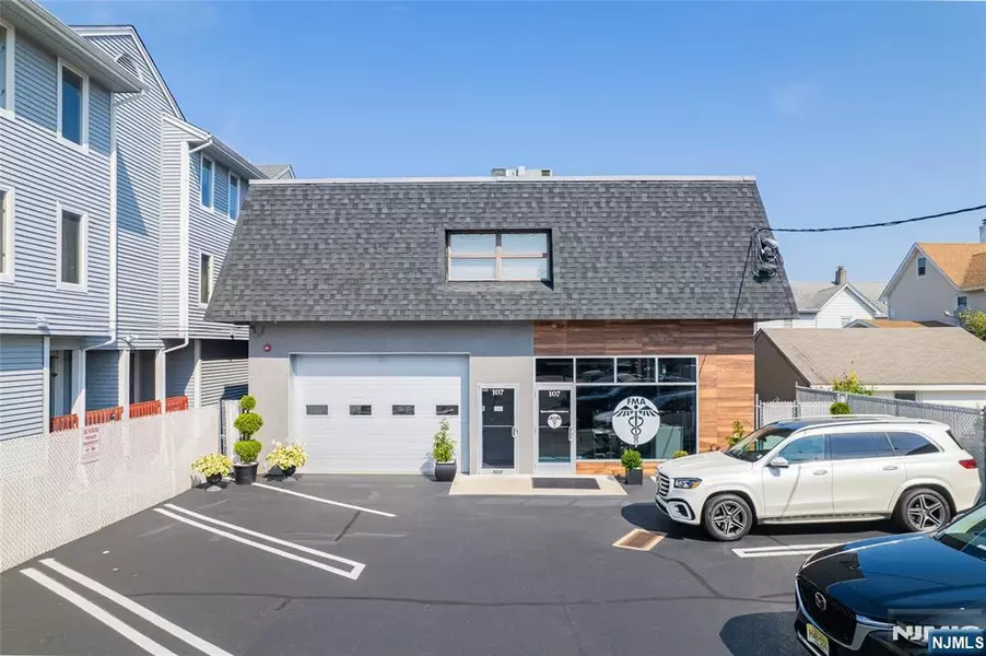 107 Stuyvesant AVE #2nd Fl, Lyndhurst, NJ 07071