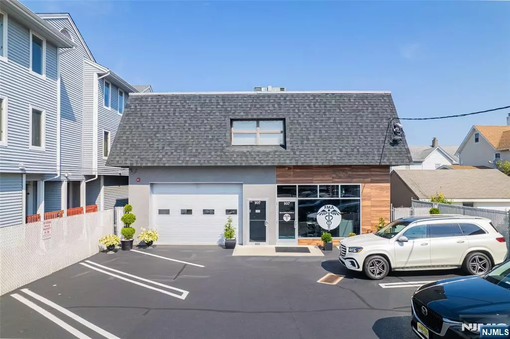 Lyndhurst, NJ 07071,107 Stuyvesant AVE #2nd Fl