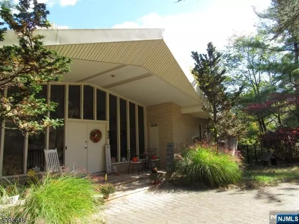 52 Chopin DR, Wayne, NJ 07470