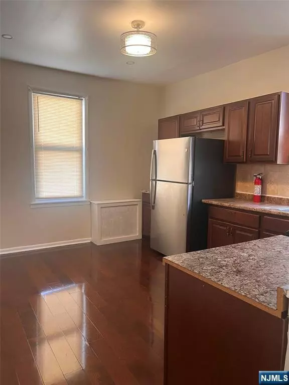 Kearny, NJ 07032,37 Wilson AVE