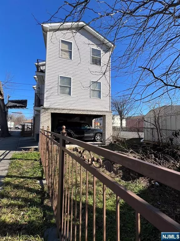 Newark, NJ 07112,221 Clinton PL