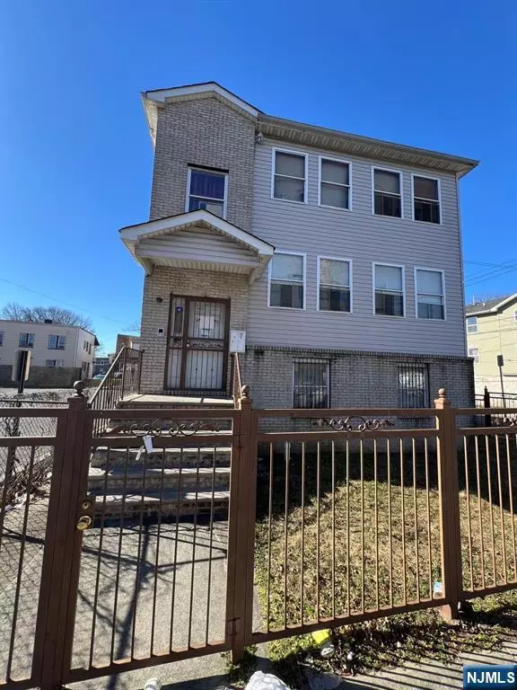 Newark, NJ 07112,221 Clinton PL