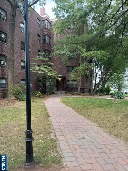 3051 Edwin #1B, Fort Lee, NJ 07024