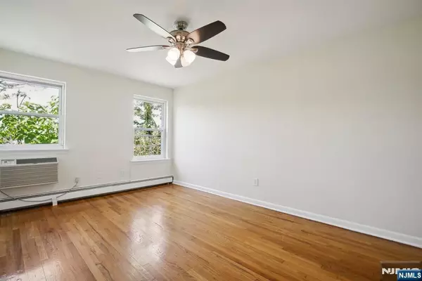 Verona, NJ 07044,300 Claremont AVE #C6