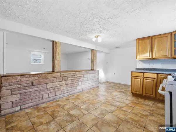 Lodi, NJ 07644,31 Massey ST