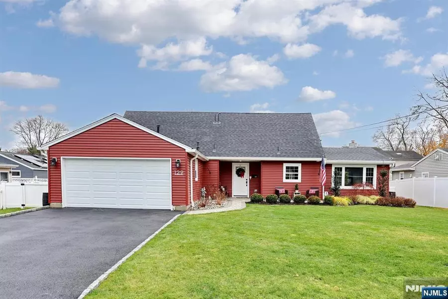 129 Sanford AVE, Emerson, NJ 07630