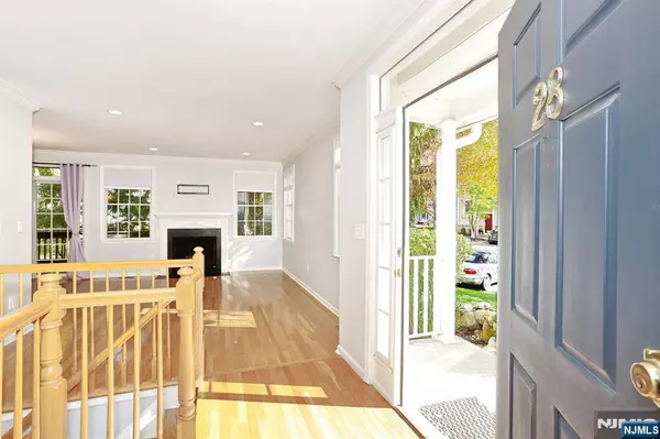 Old Tappan, NJ 07675,28 Woods Edge RD