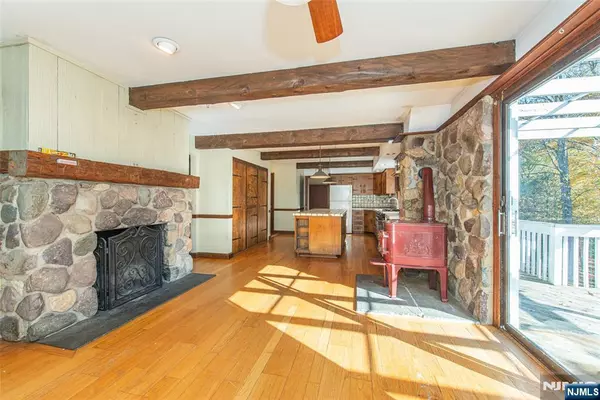 West Milford, NJ 07480,2004 Macopin RD