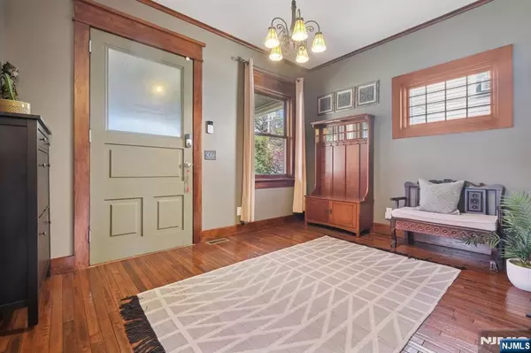 Montclair, NJ 07042,89 Elm ST