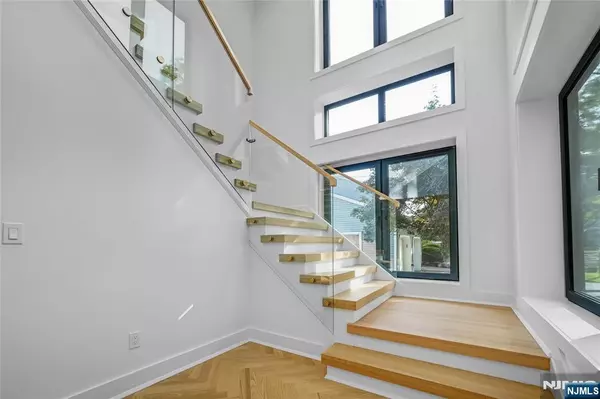 Paramus, NJ 07652,33 Oliver RD