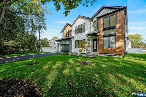 Paramus, NJ 07652,33 Oliver RD