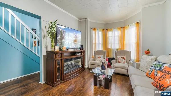 Newark, NJ 07107,250 4th ST