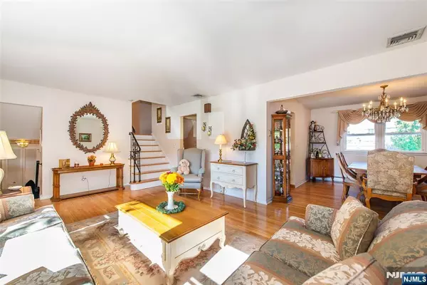 Wanaque, NJ 07465,190 Meadowbrook AVE