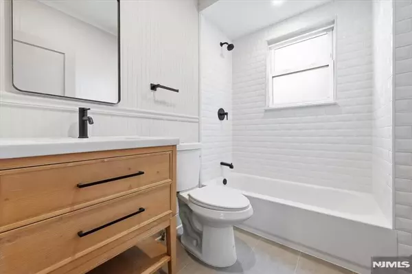 Bloomfield, NJ 07003,28 State ST #1