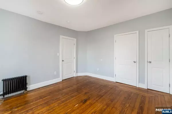 East Orange, NJ 07017,65 Grove ST