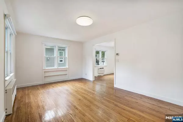 Cresskill, NJ 07626,181 5th ST