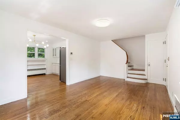 Cresskill, NJ 07626,181 5th ST