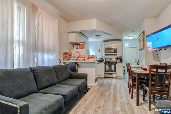 East Orange, NJ 07018,234 Halsted ST