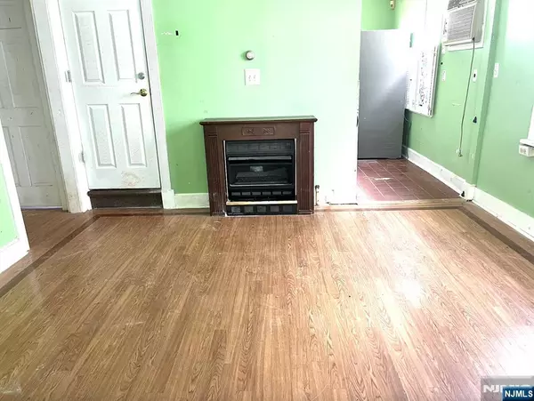 Wallington, NJ 07057,15 Morrissee AVE