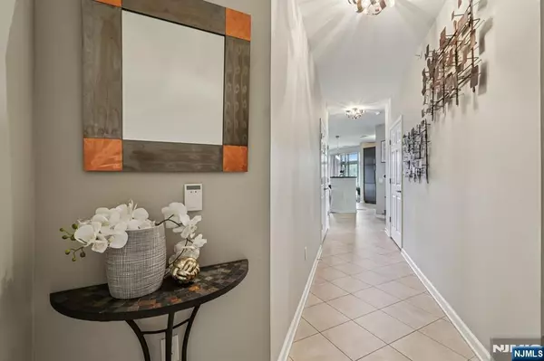 Englewood, NJ 07631,4403 Riverview AVE #403