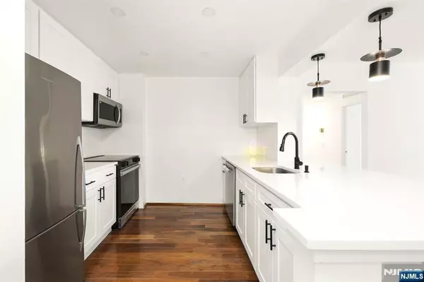 Edgewater, NJ 07020,3109 City PL