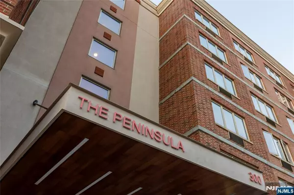 3109 City PL, Edgewater, NJ 07020