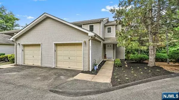 704 Skyline DR, Haledon, NJ 07508