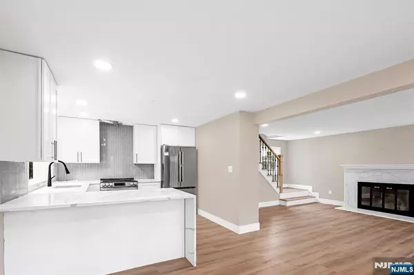 Teaneck, NJ 07666,605 Beverly RD