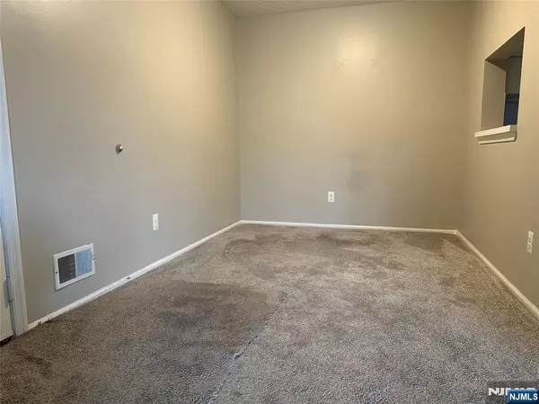 Mahwah, NJ 07430,223 Larch LN