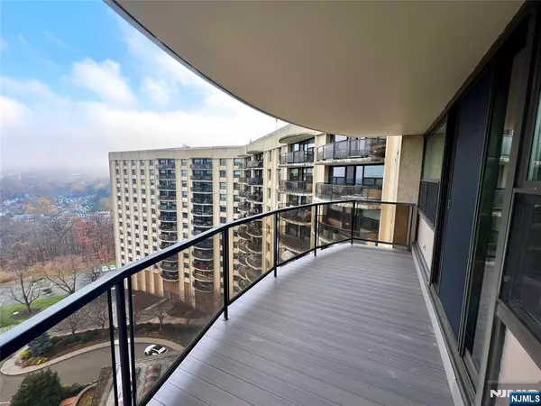 Verona, NJ 07044,2 Claridge DR #APT 11JE