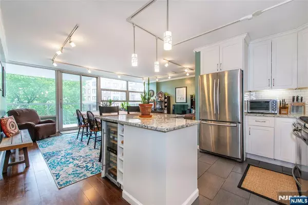 West New York, NJ 07093,6050 Boulevard East #3E