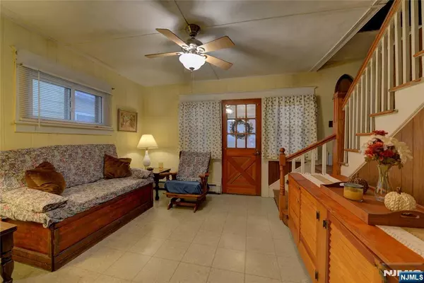 Dumont, NJ 07628,51 Wood PL