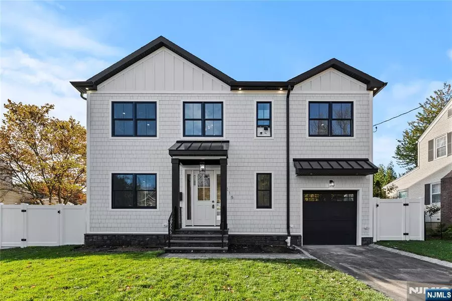 215 Kensington RD, River Edge, NJ 07661