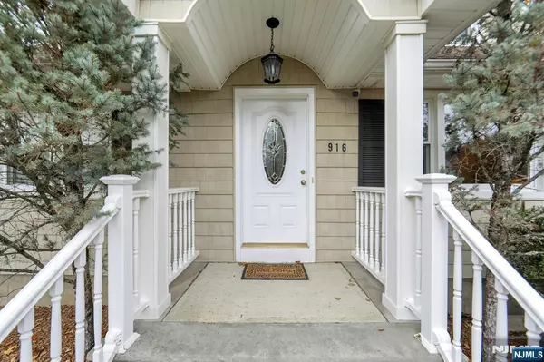 Franklin Lakes, NJ 07417,916 Colonial RD