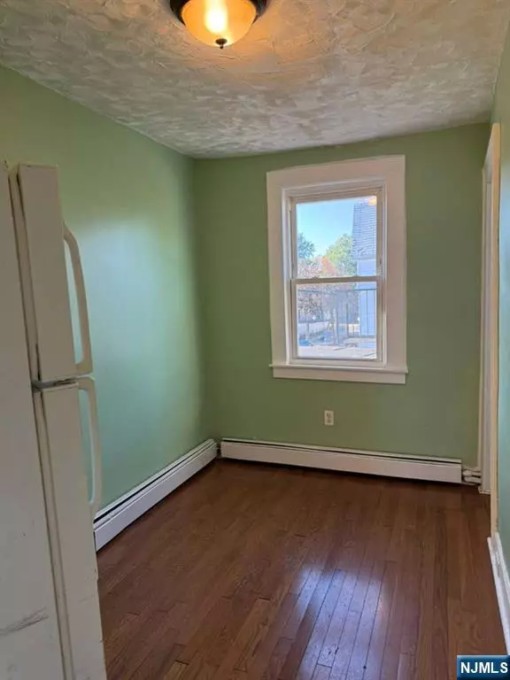 Irvington, NJ 07111,231 Myrtle AVE