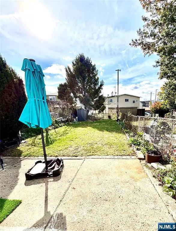 East Newark, NJ 07029,313 Central AVE