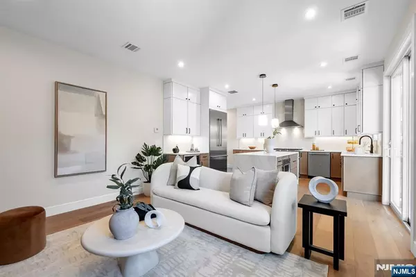 Ramsey, NJ 07446,92 W Main ST