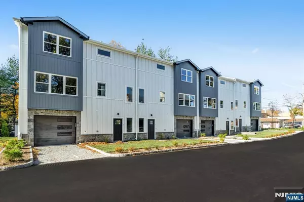 Ramsey, NJ 07446,92 W Main ST