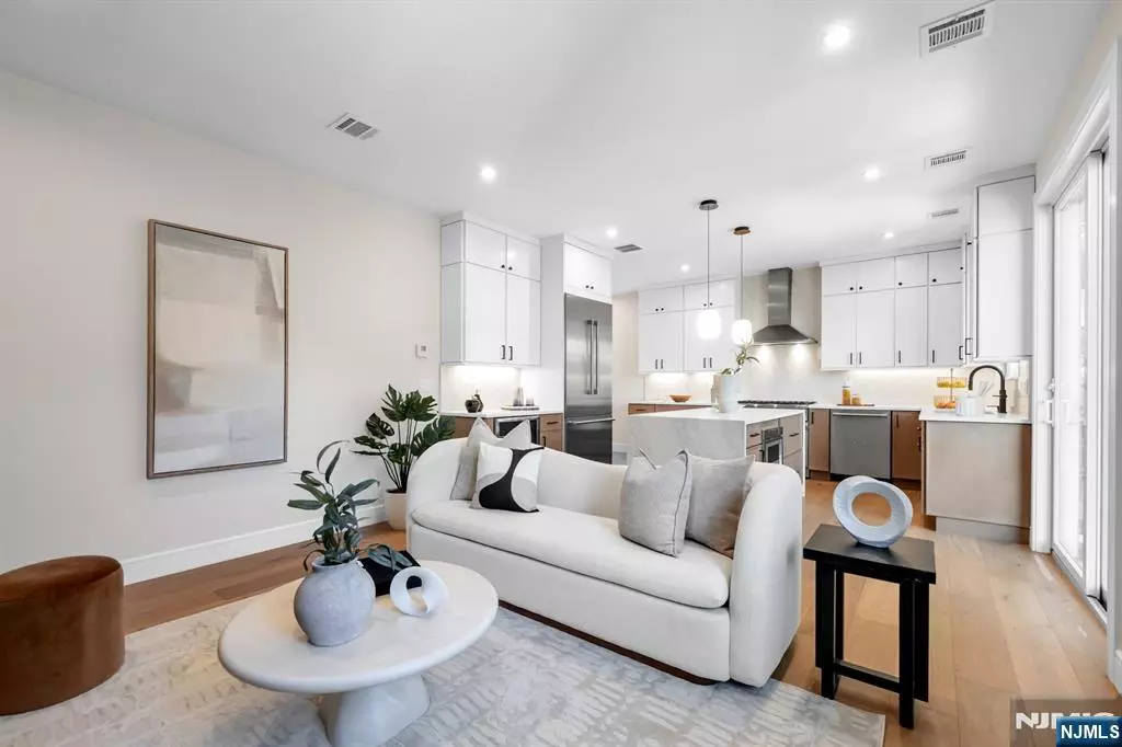 Ramsey, NJ 07446,92 W Main ST