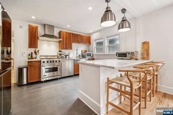 21 Central AVE #2R, Montclair, NJ 07042