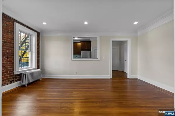 Englewood, NJ 07631,275 Engle ST #F3